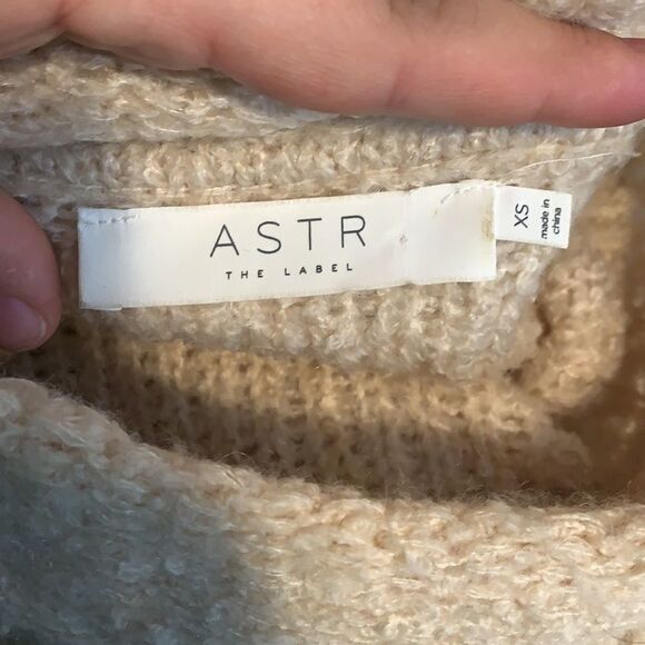 ASTR Tab Fuzzy cable knit Sweater Size XS - Picture 6 of 8